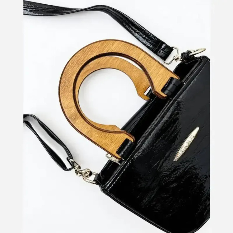 کیف اسپرت ورنی مشکی دسته چوبی سایز 17 در 13