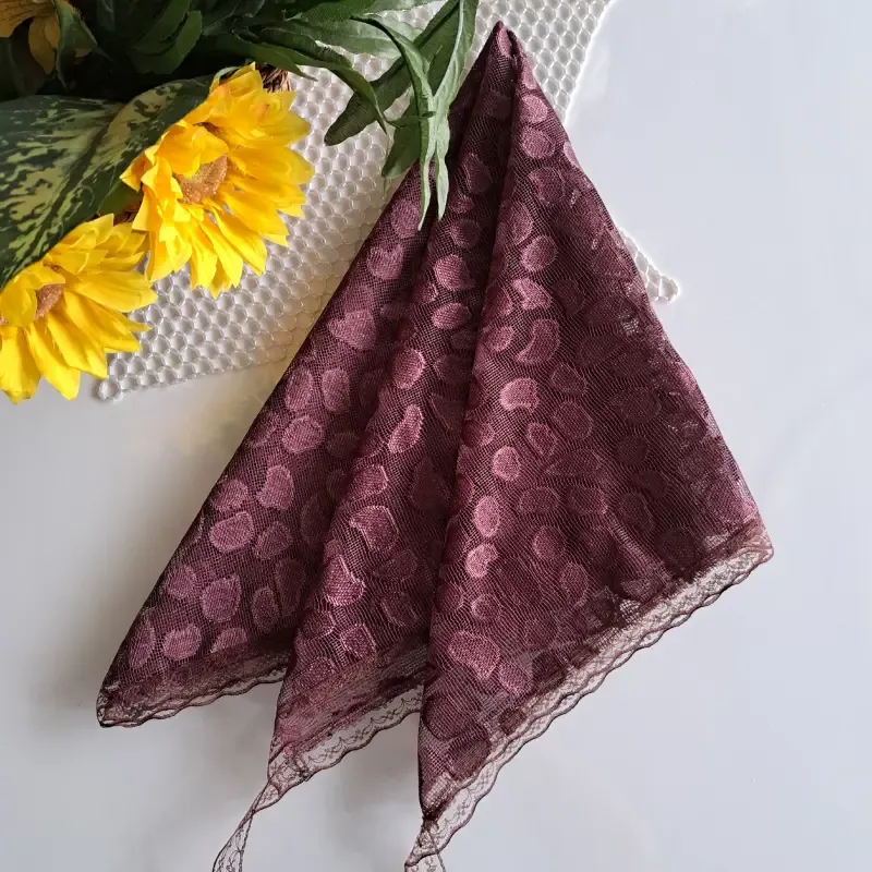 مینی اسکارف گیپور چهار گوش طرح سنگی ابعاد 70 در 70 سانتی متر