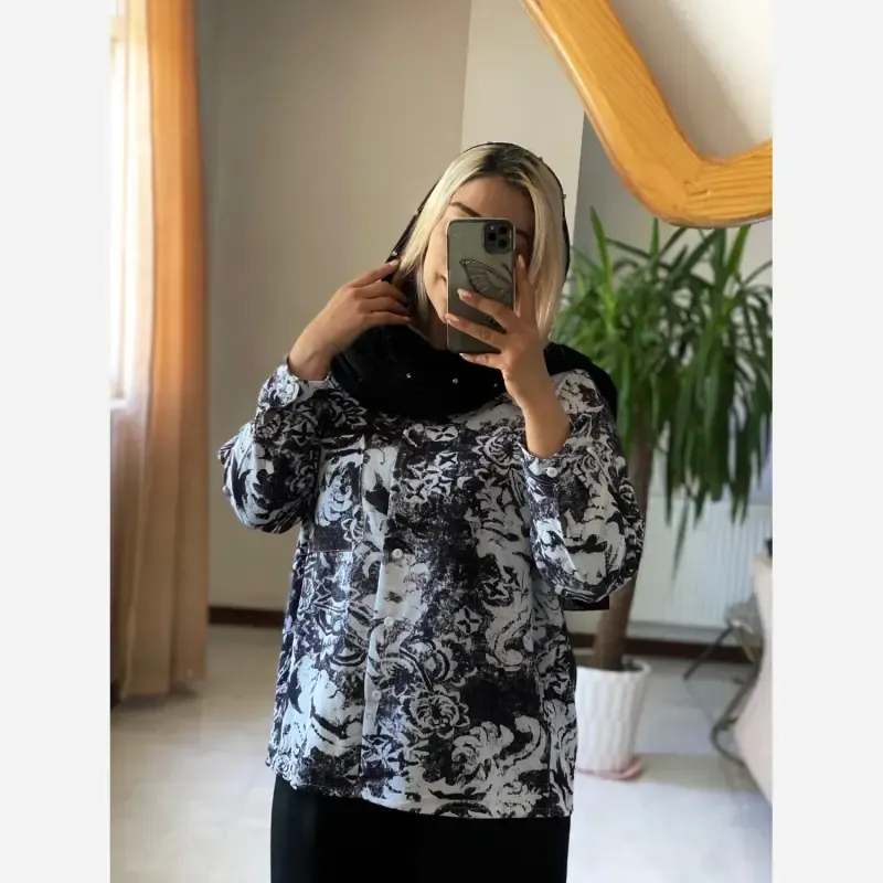 شومیز مانتو پتینه پریناز جنس بوگاتی گرم بالا رنگ مشکی فری سایز